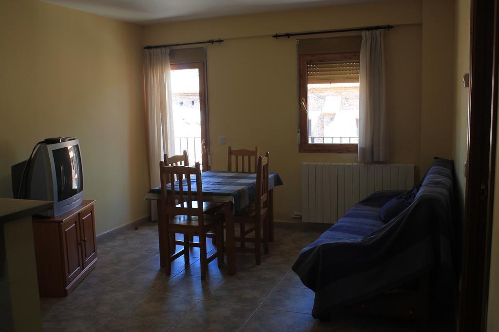 Apartamentos Turisticos Rosario กามาเรนา เด ลา เซียรา ห้อง รูปภาพ