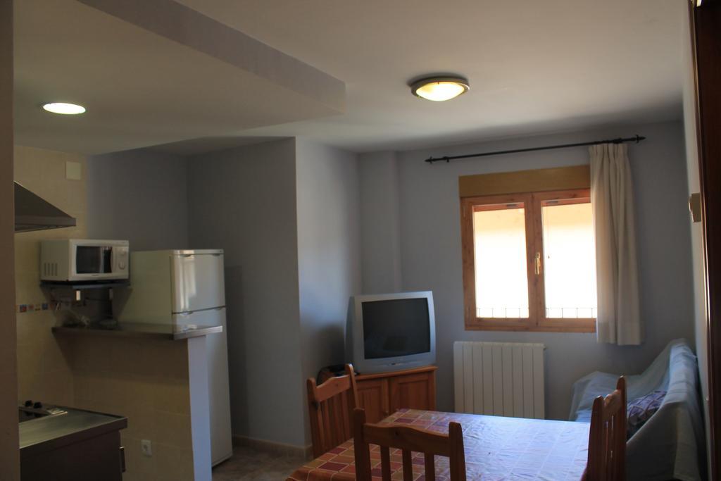 Apartamentos Turisticos Rosario กามาเรนา เด ลา เซียรา ห้อง รูปภาพ
