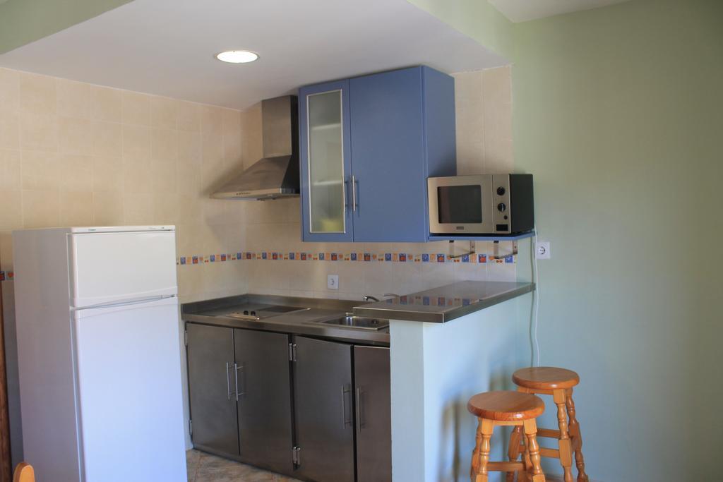 Apartamentos Turisticos Rosario กามาเรนา เด ลา เซียรา ห้อง รูปภาพ