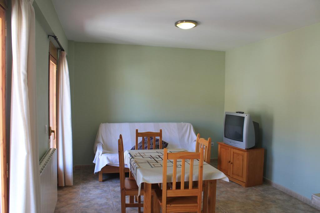 Apartamentos Turisticos Rosario กามาเรนา เด ลา เซียรา ห้อง รูปภาพ