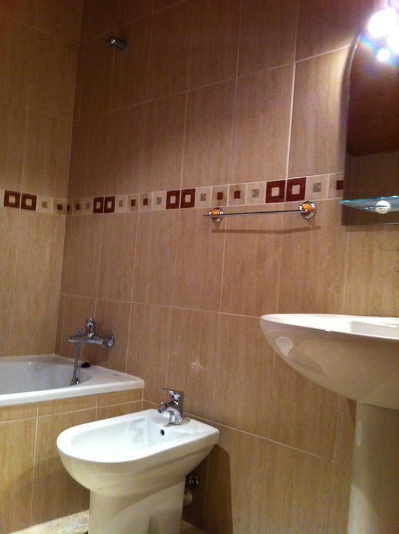 Apartamentos Turisticos Rosario กามาเรนา เด ลา เซียรา ภายนอก รูปภาพ