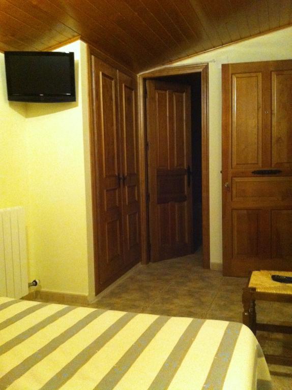 Apartamentos Turisticos Rosario กามาเรนา เด ลา เซียรา ภายนอก รูปภาพ
